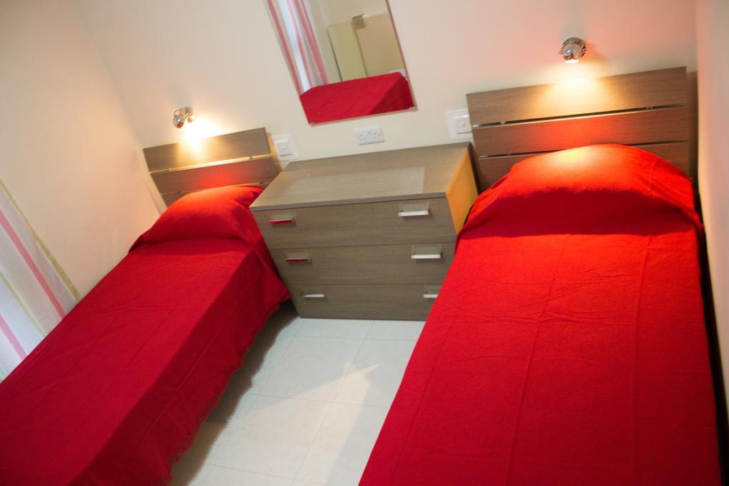 Apartment Triq Is-Silla Marsaskala Rum bild